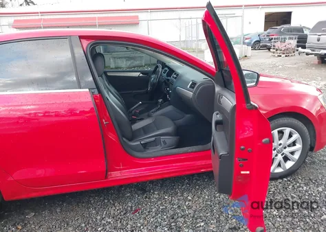 2014 Volkswagen Jetta 1.8T Se z USA, uszkodzony, nr VIN 3VWD17AJ7EM418488